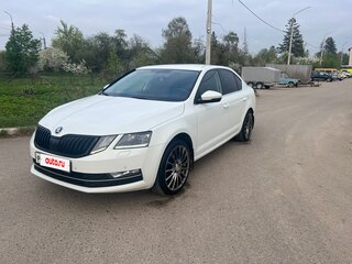 2018 Skoda Octavia III (A7) Рестайлинг, белый, 1770000 рублей, вид 3