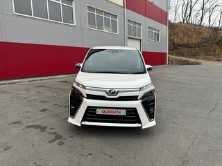 2019 Toyota Voxy III (R80) Рестайлинг, белый, 2500000 рублей, вид 2