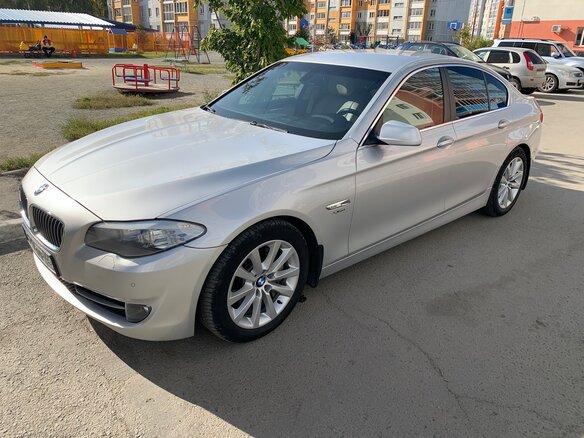 2011 BMW 5 серии 530d xDrive VI (F10/F11/F07), серебристый
