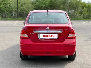 2010 Nissan Tiida I Рестайлинг, красный, 850000 рублей, вид 4