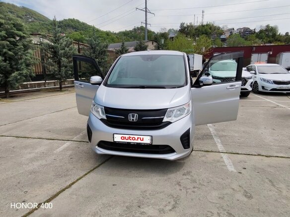 2017 Honda Stepwgn V, белый, 1699999 рублей - вид 1