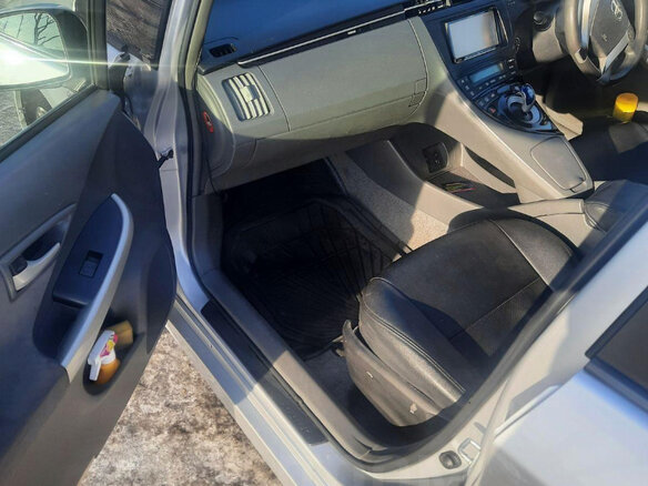 2011 Toyota Prius III Рестайлинг (XW30), серый, 1100000 рублей - вид 8