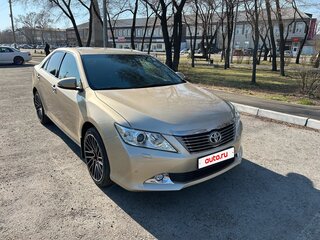 2013 Toyota Camry VII (XV50), бежевый, 1770000 рублей, вид 3