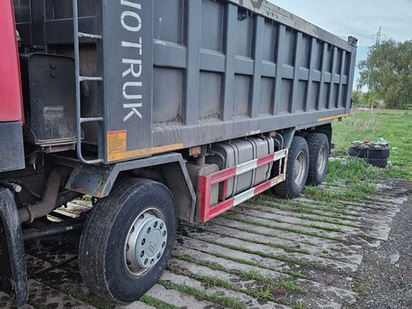 2022 Sinotruk Howo ZZ3407, красный, 3300000 рублей, вид 2