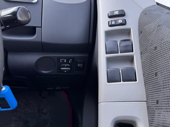 2010 Toyota Vitz II (XP90), красный, 845000 рублей - вид 15