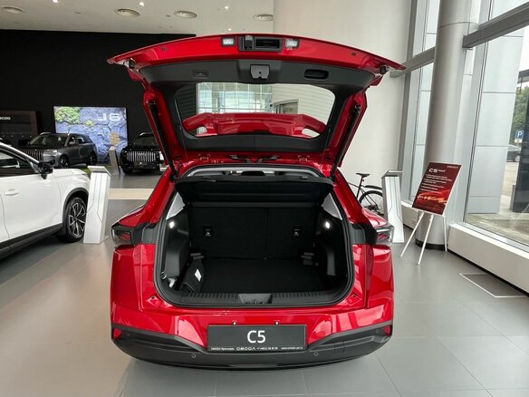 2026 Omoda C5 II, красный - вид 6