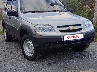 2013 Chevrolet Niva I Рестайлинг, серебристый, 550000 рублей, вид 2