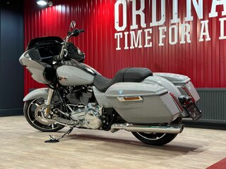 2024 Harley-Davidson Road Glide, серебристый, 4200000 рублей, вид 3