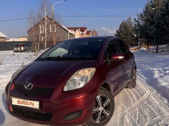 2010 Toyota Vitz II (XP90), красный, 845000 рублей - вид 1