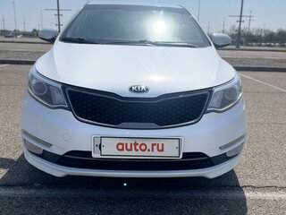 2016 Kia Rio III Рестайлинг, белый, 1350000 рублей, вид 3