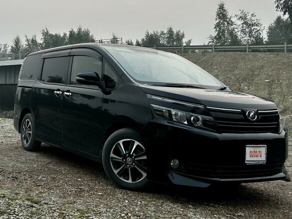 2014 Toyota Voxy III (R80), чёрный, 2150000 рублей - вид 1