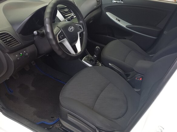 2013 Hyundai Solaris I, белый, 800000 рублей - вид 7