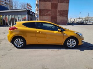 2016 Kia Ceed II Рестайлинг, жёлтый, 1500000 рублей, вид 4