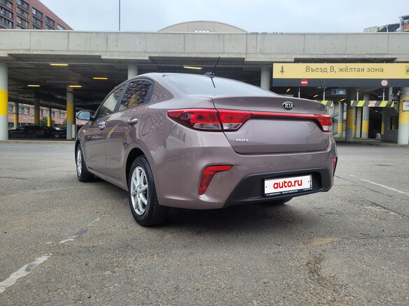 2020 Kia Rio IV, коричневый, 1430000 рублей - вид 4