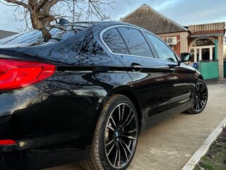 2017 BMW 5 серии 520d xDrive VII (G30/G31/G38), чёрный, 2850000 рублей, вид 3