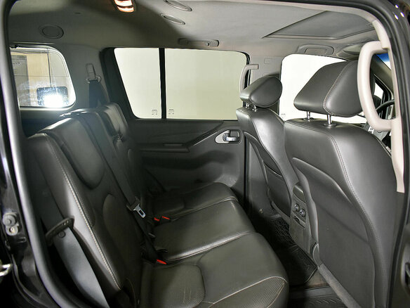 2011 Nissan Pathfinder III Рестайлинг, чёрный - вид 14