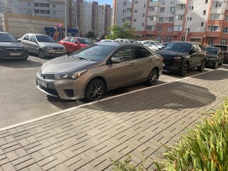 2013 Toyota Corolla XI (E160, E170, E180), золотистый, 1640000 рублей, вид 1