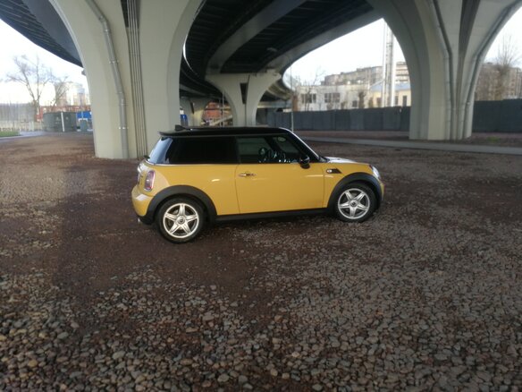 2007 Mini Hatch Cooper II (R56), жёлтый - вид 2
