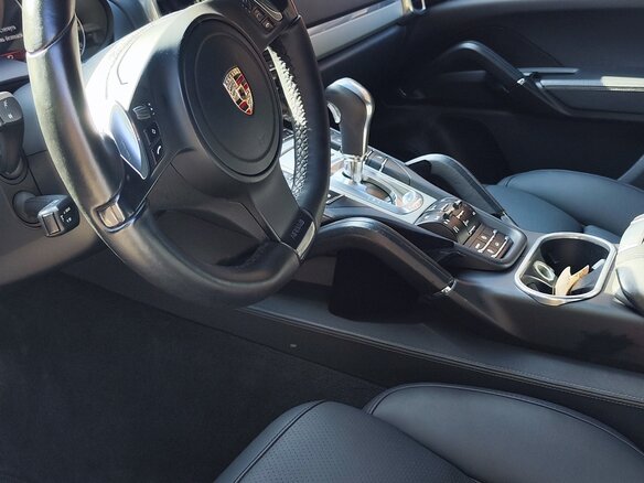 2010 Porsche Cayenne S II (958), серебристый - вид 3