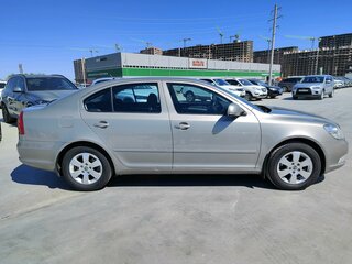 2010 Skoda Octavia II (A5) Рестайлинг, серый, 1200000 рублей, вид 4