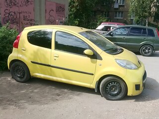 2011 Peugeot 107 I Рестайлинг, жёлтый, 350000 рублей, вид 2