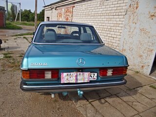 1984 Mercedes-Benz W123 300, зелёный, 1400000 рублей, вид 2