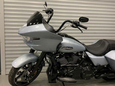 2024 Harley-Davidson Road Glide, серебристый, 3200000 рублей, вид 4