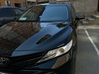 2020 Toyota Camry VIII (XV70), чёрный, 2980000 рублей, вид 3