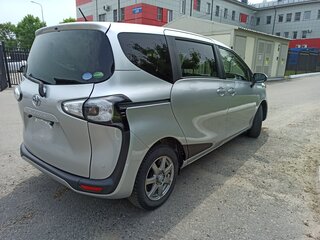 2017 Toyota Sienta II, серебристый, 1250000 рублей, вид 5