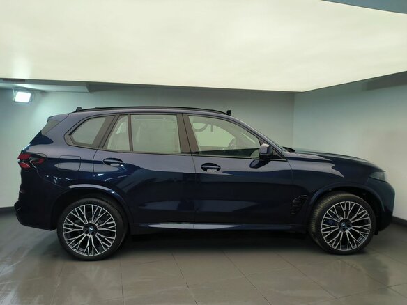 2025 BMW X5 40i IV (G05/G18) Рестайлинг, синий - вид 11