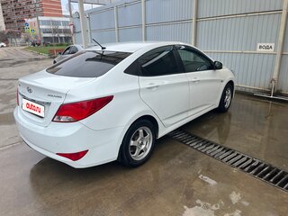 2015 Hyundai Solaris I Рестайлинг, белый, 800000 рублей, вид 4