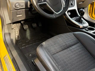 2012 Opel Astra GTC J Рестайлинг, жёлтый, 780000 рублей, вид 4