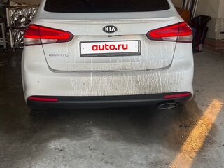 2018 Kia Cerato III Рестайлинг (Classic), белый, 1400000 рублей, вид 3