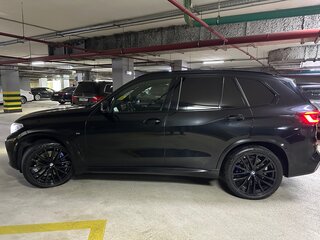 2020 BMW X5 M50d IV (G05/G18), чёрный, 7500000 рублей, вид 3