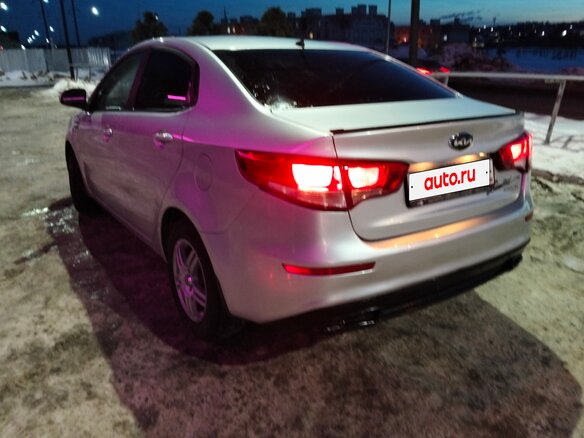 2016 Kia Rio III Рестайлинг, серебристый, 700000 рублей - вид 7