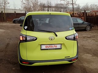 2018 Toyota Sienta II Рестайлинг, жёлтый, 1500000 рублей, вид 2