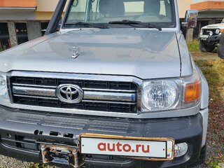 2012 Toyota Land Cruiser 76 70 Series Рестайлинг 1, серый, 4100000 рублей, вид 1