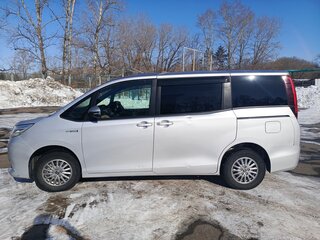 2014 Toyota Noah III (R80), серебристый, 1800000 рублей, вид 4