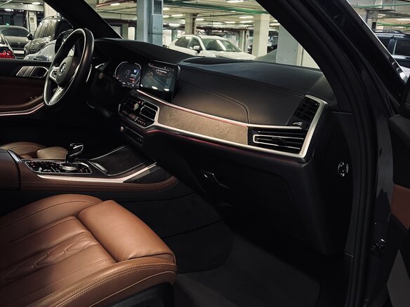 2021 BMW X7 30d I (G07), серый, 10500000 рублей - вид 3