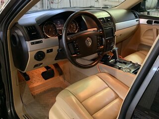 2008 Volkswagen Touareg I Рестайлинг, серый, 1600000 рублей, вид 5