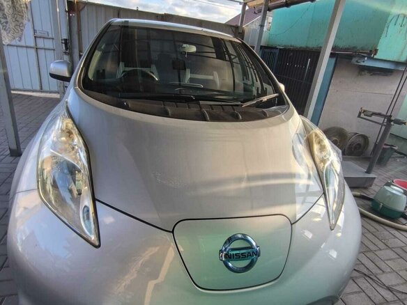 2014 Nissan Leaf (EM57) I (ZE0/AZE0), серый, 1500000 рублей