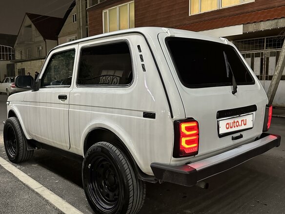 2011 Lada (ВАЗ) 2121 (4x4) I Рестайлинг, белый, 650000 рублей - вид 7