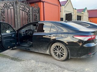 2021 Toyota Camry VIII (XV70), чёрный, 3500000 рублей, вид 4