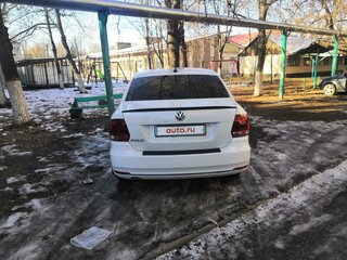2017 Volkswagen Polo V Рестайлинг, белый, 950000 рублей, вид 2