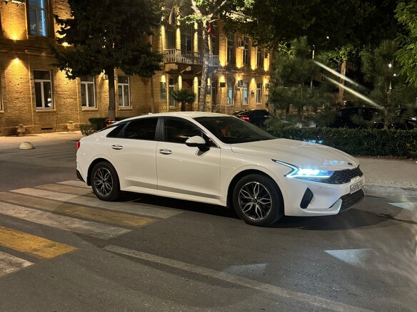 2020 Kia K5 III, белый, 1850000 рублей - вид 2