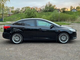 2016 Ford Focus III Рестайлинг, чёрный, 1350000 рублей, вид 4