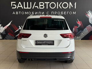 2017 Volkswagen Tiguan II, белый, 2060000 рублей, вид 4