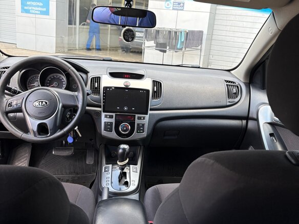 2010 Kia Cerato 4-speed II, чёрный, 580000 рублей - вид 4