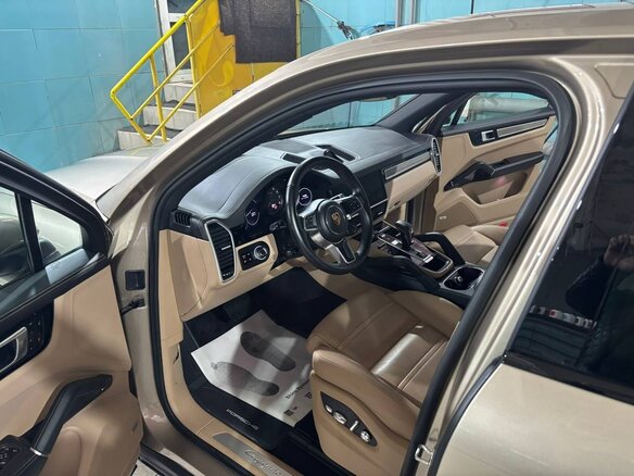 2018 Porsche Cayenne III, коричневый, 8800000 рублей - вид 4