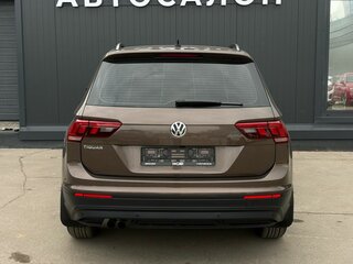 2020 Volkswagen Tiguan II, коричневый, 2650000 рублей, вид 5